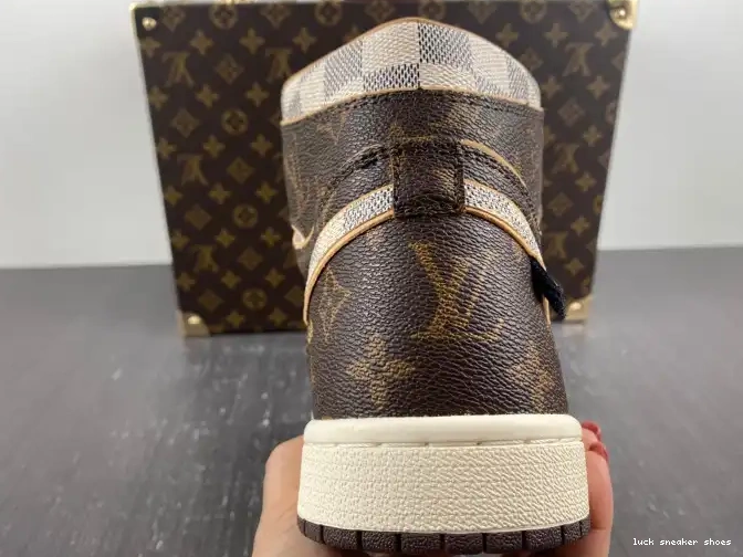 Reps LUCY x Air Jordan OFF-WHITE 1 LV 0611